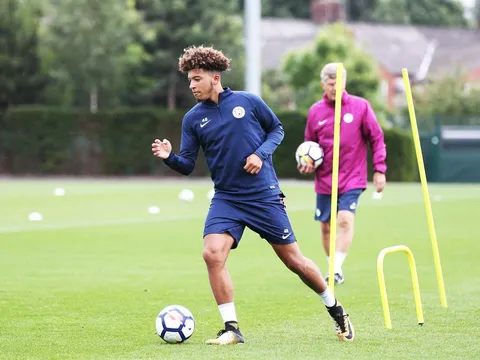 Vì Guardiola, Man City mất sao trẻ tài năng