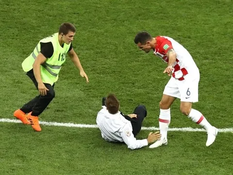 Dejan Lovren giải thích hành động tự tay 'xử lý' Hooligan