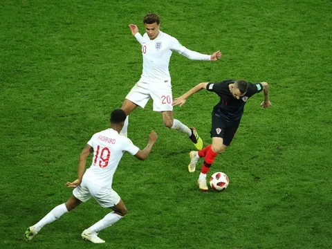 Tuyển Anh thua Croatia vì sự khác biệt giữa Henderson và Brozovic
