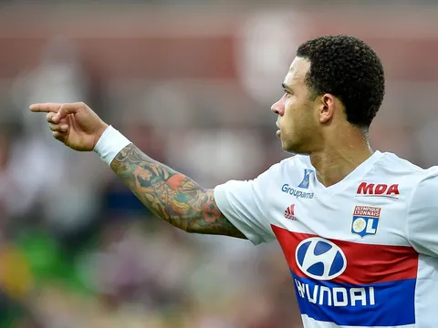 Depay lập kỷ lục khó tin, ngày về M.U rất gần?