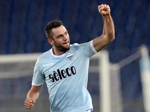 Man Utd nhận tin buồn trong thương vụ De Vrij