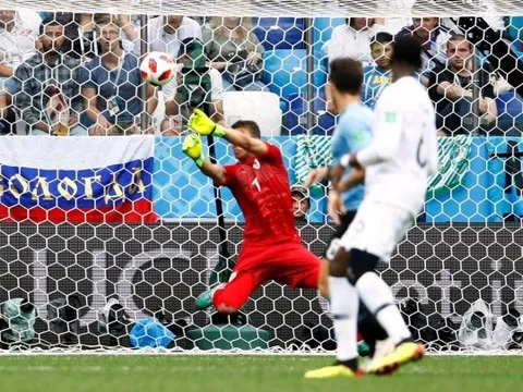 Thủ môn Uruguay kéo dài danh sách thảm họa tại World Cup 2018
