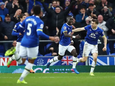 Đi tìm ngựa ô Premier League 2017/18: Sự trở lại của những thế lực cũ?