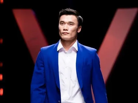 Điểm tin bóng đá Việt Nam tối 23/04: Thầy Tiến Dũng nói gì khi học trò diễn catwalk?