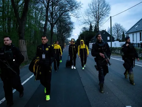 Điểm tin chiều 12/04: Cập nhật thông tin khủng bố Dortmund, Liverpool tất bật chuyển nhượng