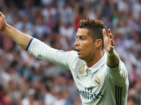 Điểm tin sáng 03/05: Mourinho ra thiết quân luật; Ronaldo 'cầu xin' fan Real