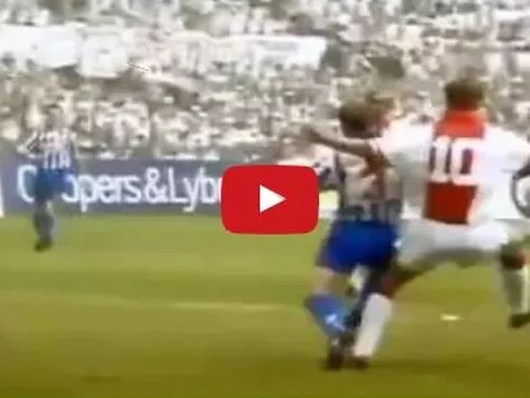 Dimitar Berbatov vs Dennis Bergkamp - ai 'first touch' điệu nghệ hơn?