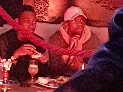 Dính chấn thương, Daniel Sturridge đi hút shisha giải khuây