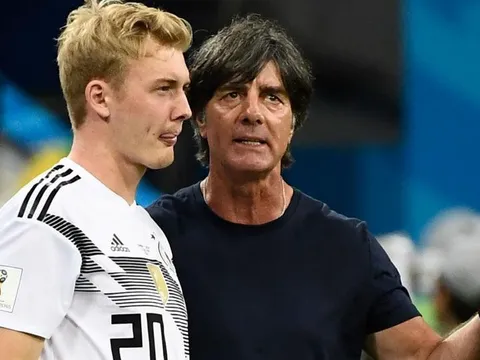 ĐKVĐ Đức bị loại, ghế của Joachim Low còn mấy chân?