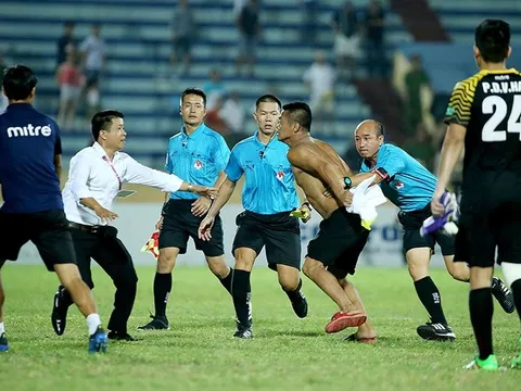 Điểm tin bóng đá Việt Nam sáng 07/07: Hooligan Nam Định tấn công trọng tài