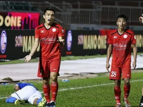 Vì sao Sầm Ngọc Đức vào bóng “rùng rợn” với Thế Hưng?
