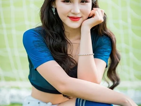 Hot girl xinh đẹp trên VTV cổ vũ tuyển Pháp, mơ ước làm phóng viên ảnh