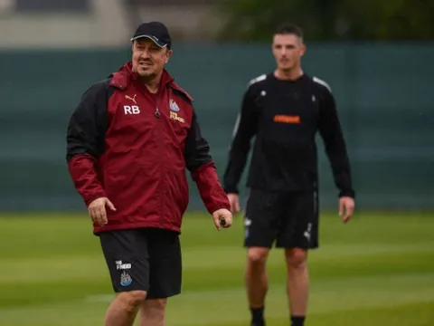 Dọa rời Newcastle, nhưng Benitez vẫn đầy tâm huyết trên sân tập