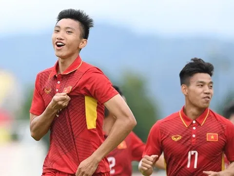 Tấm thẻ vàng của Đoàn Văn Hậu và hồi ức Lê Văn Trương