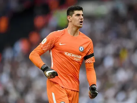 Đoạt cúp FA, fan Chelsea 'van xin' Courtois ở lại