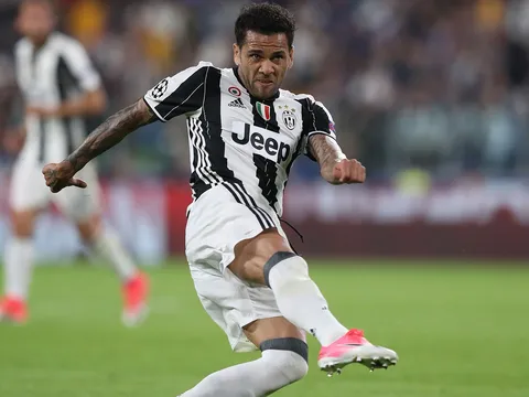 Đối thoại Dani Alves: "Tôi đã nói mà, Barca sẽ rất nhớ tôi"