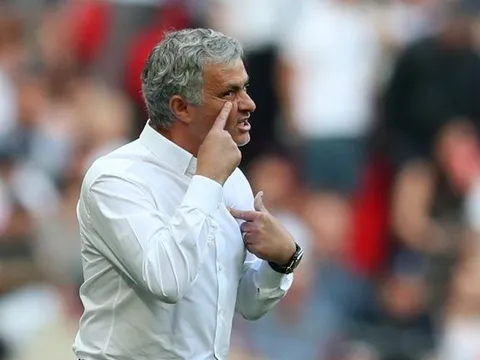 Đối thoại Jose Mourinho: "M.U đi đúng lộ trình, tôi lo gì mất ghế"