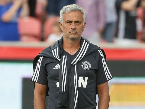 Đối thoại Mourinho: 'Tôi sẽ mua ít hơn dự kiến, vì thị trường quá khốc liệt'