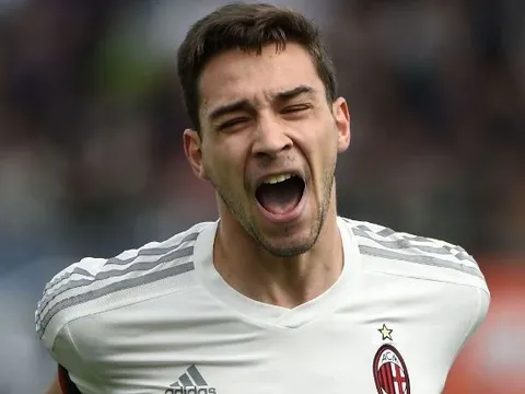 Đòi tới Juventus, De Sciglio liền bị fan Milan dằn mặt