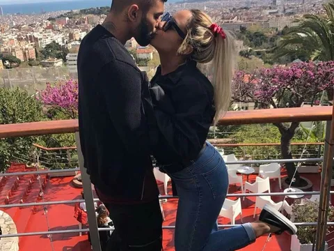 Đồng đội cưa đổ em gái Neymar