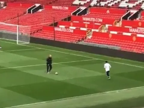 Đồng đội về hết, Mata vẫn âm thầm ở lại Old Trafford tập luyện