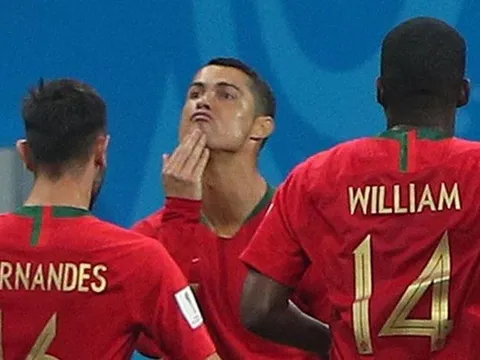 Động tác ăn mừng vuốt cằm của Ronaldo có ý nghĩa gì?
