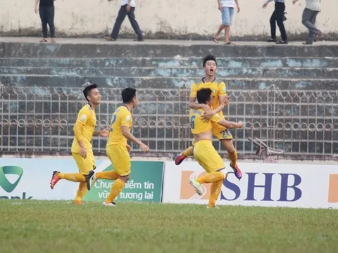 Đánh mất 3 điểm, HLV Đức Thắng than phiền về thể lực của SLNA