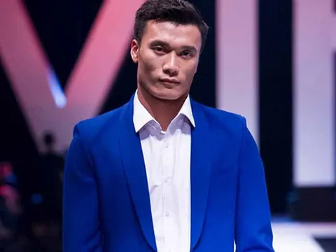 Dự bị ở Thanh Hóa, thủ môn Bùi Tiến Dũng vẫn "chạy show", làm người mẫu