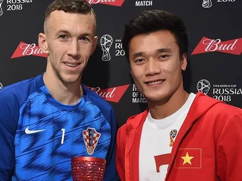 Tiến Dũng U23 trao giải cầu thủ xuất sắc trận bán kết World Cup 2018