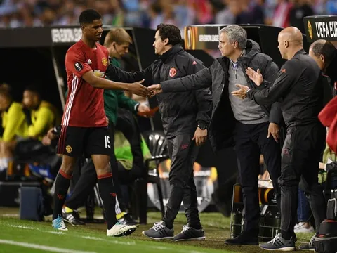 "Đừng quên Marcus Rashford chỉ 19 tuổi"