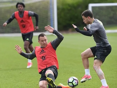 Đụng Tottenham, Conte "đánh cược" với John Terry