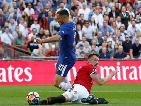 Dùng tuyệt chiêu "lưỡi liềm gạt" lỗi, Phil Jones khiến Man Utd bại trận cay đắng