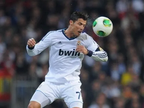 Đừng xem thường khả năng đánh đầu của CR7