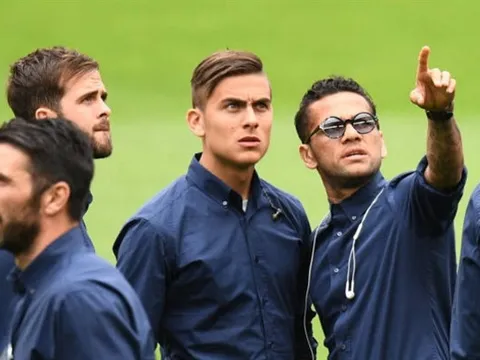 Dybala hội quân cùng dàn 'soái ca' Juventus tại Nou Camp