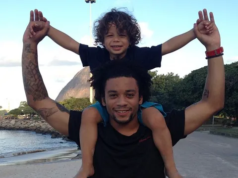 Bạn có dám sút penalty bằng 'bóng múa' cùng Marcelo?