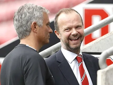 Ed Woodward ra tay, M.U quyết càn quét phiên chợ Hè