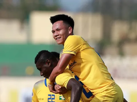 Em họ Văn Quyến lập công, SLNA giành thắng lợi AFC Cup