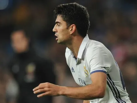 Zidane kí hợp đồng với Rayo Majadahonda