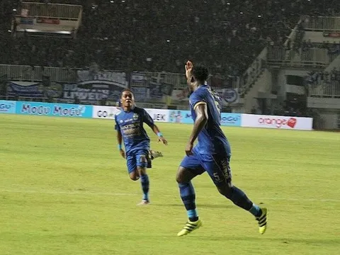 Mất 4 phút, Essien ghi bàn đầu tiên ở Indonesia