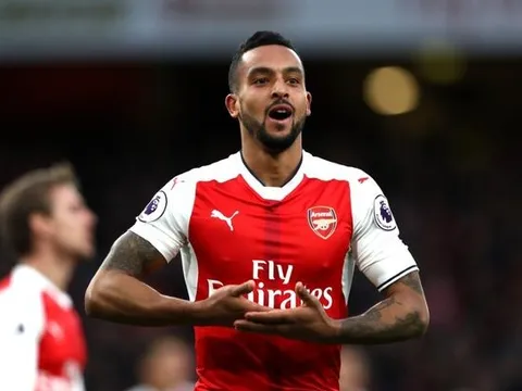 Everton ra giá 30 triệu euro để giải cứu Walcott