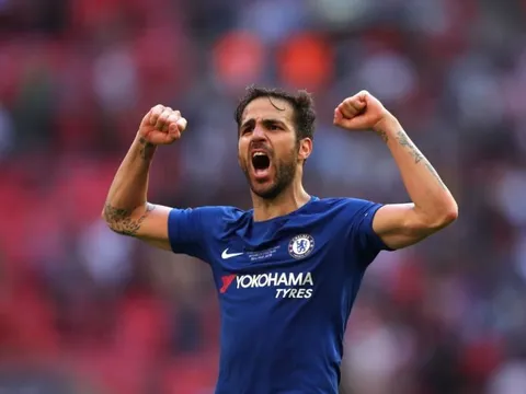Fabregas ăn mừng khi Conte bị sa thải