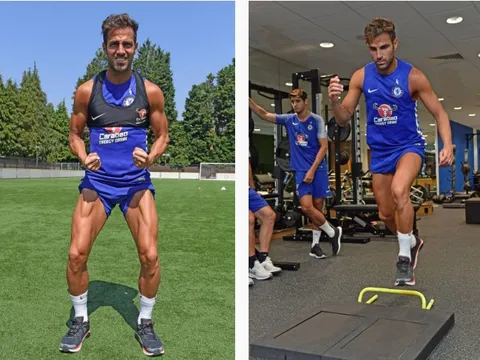 Fabregas tự tin khoe cơ bắp cuồn cuộn trên sân tập Chelsea