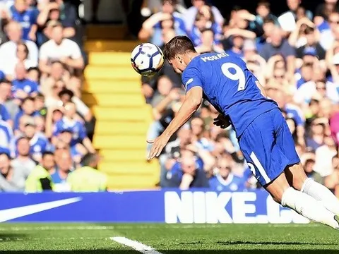 Fan Chelsea nổi đóa với 'bom xịt của Conte' trong trận gặp Perth