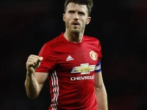 Fan Man United khóc khi chia tay Carrick