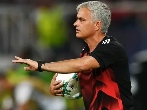 Fan Man Utd bất đồng với phát biểu của Mourinho