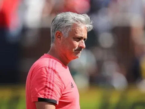 Fan Man Utd phẫn nộ với bình luận của Mourinho