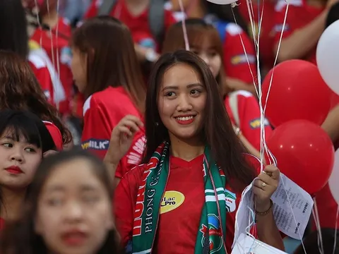 Đại chiến fan nữ Hà Nội vs HAGL tiếp lửa sao U23 Việt Nam