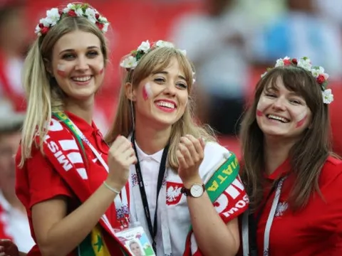 Fan nữ nóng bỏng của Ba Lan, Colombia 'đốt cháy' các SVĐ tại Nga