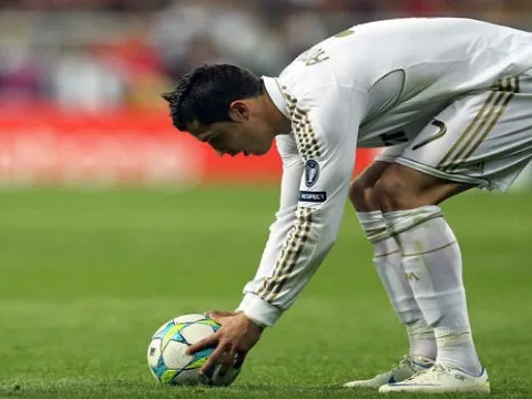"Các tuyển thủ Anh cần học CR7"