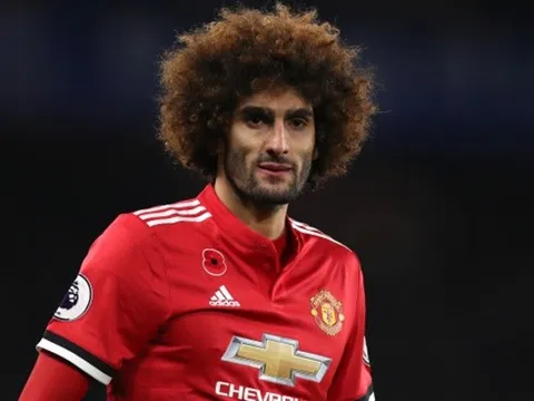 Người hâm mộ ‘cạn lời’ khi M.U gia hạn với Fellaini